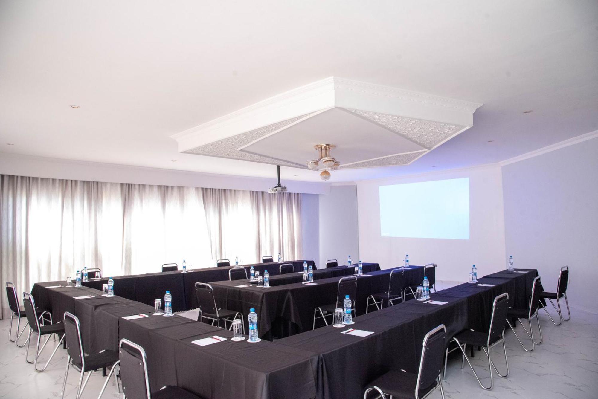 Mika Hotel Kabulonga Лусака Екстер'єр фото
